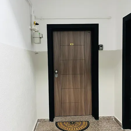 Cara 1 Min Walk To The Summerland Apartment *