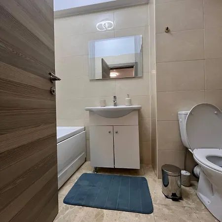 Apartment Cara 1 Min Walk To The Summerland Mamaia