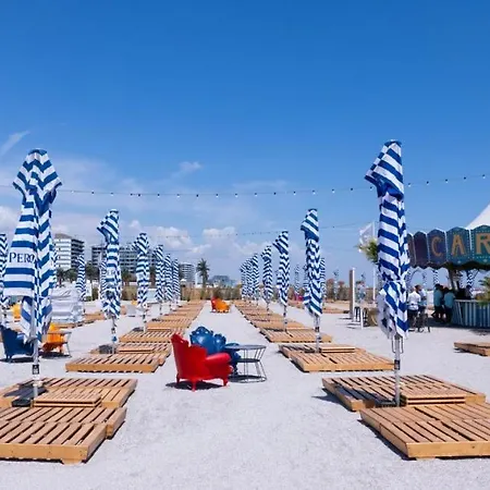 Cara 1 Min Walk To The Summerland Apartment *